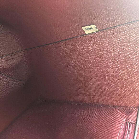 NWT COACH Peanuts Snoopy Tote bag! - Picture 14 of 14